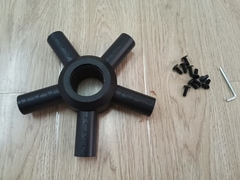 Desmonta la base de pie de cinco estrellas, los accesorios de silla giratoria, la silla cromada/spray y las patas de la silla de prueba Bifma