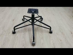 Silla giratoria con construcción de hierro y función de elevación por rotación