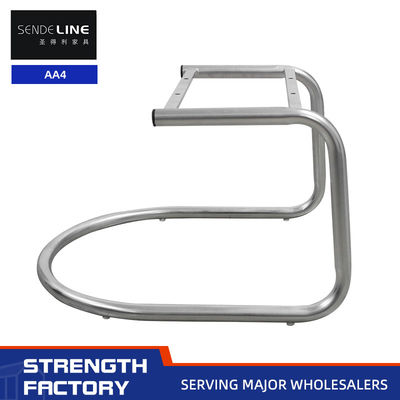 Buen precio Silla de oficina con marco ergonómico de metal Construcción duradera Negro electroplacado Color en línea