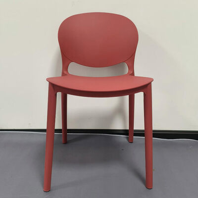 Buen precio Sencilla de limpiar silla de plástico moderna silla de comedor ideal para la cafetería de la oficina y el hogar ligero diseño confortable duradero en línea